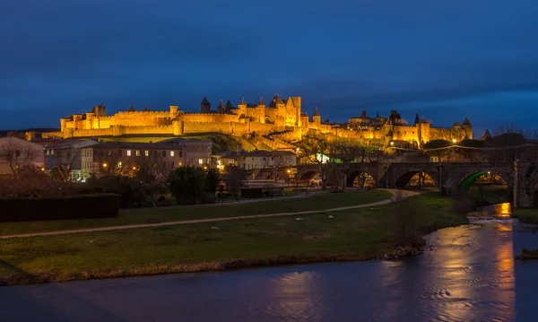 Carcassonne fästning upplyst på kvällen - Frankrike, languedoc- — Stockfoto