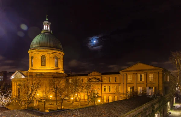 Hospital de La Grave in Toulouse by night — Stock Photo, Image