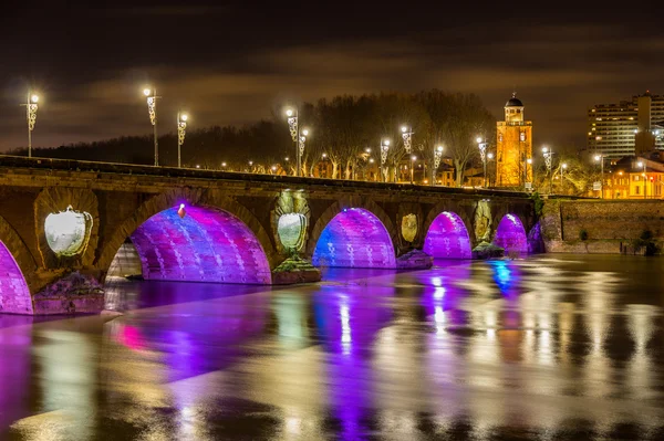Nattsyn over Pont Neuf i Toulouse - Frankrike – stockfoto