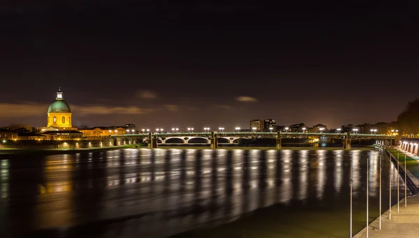 Vista noturna de Toulouse - Midi-Pyrenees, França — Fotografia de Stock