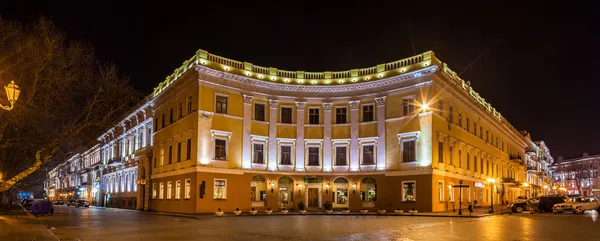 Prédios em Primorskiy bulvar em Odessa, Ucrânia — Fotografia de Stock