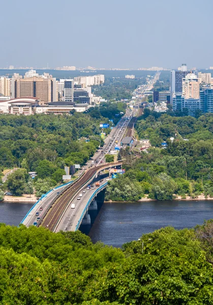 在基辅，乌克兰第聂伯河左岸的视图 — 图库照片