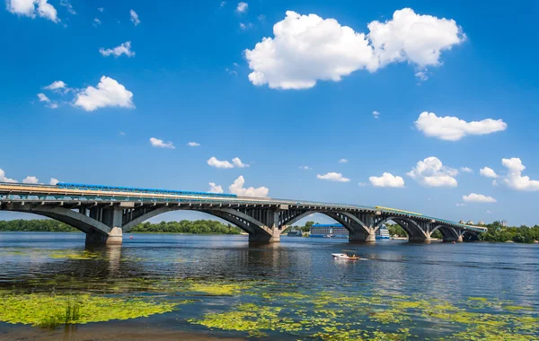 View of Metro Bridge over Dnieper in Kyiv, Ukraine — Stock Photo, Image