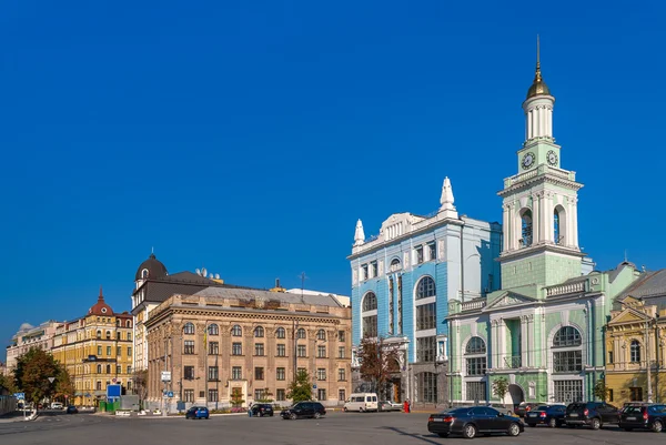 Voormalige Griekse klooster gelegen op de kontraktova plein. Kiev, Oekraïne — Stockfoto