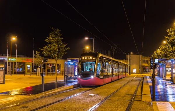 Moderno tranvía en la estación central de Dijon - Francia — Foto de Stock