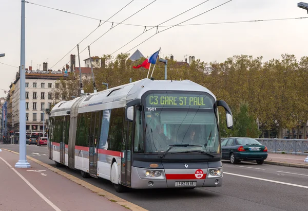 LYON, FRANCE - NOVEMBER 1 :Trolleybus on Lafayette bridge on NOV — Stock Photo, Image
