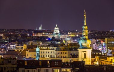 gece görünümünden Prag Belediye Binası Ulusal Müzesi