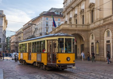 Milano'da la scala Tiyatrosu, geçen eski tramvay