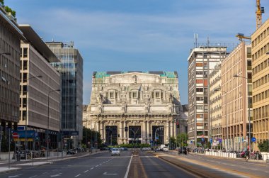 via Milano centrale istasyonuna giden vittor pisani