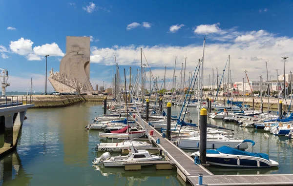 Veduta del monumento alle scoperte a Lisbona, Portogallo — Foto Stock