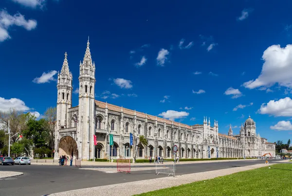 Námořní muzeum a jeronimos klášter v Lisabonu — Stock fotografie