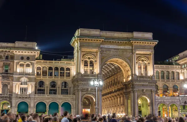 Night view of Galleria Vittorio Emmanuele II in Milan — Stock Photo, Image