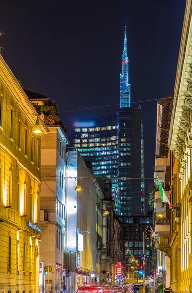 A street in Milan city center leading to the business district — Stock Photo, Image