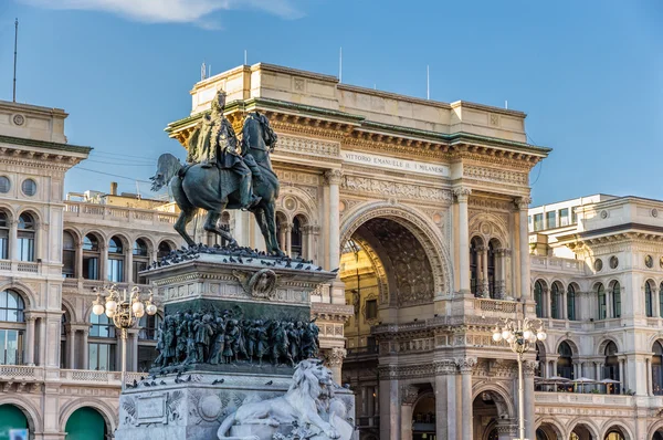 Statuia lui Vittorio Emanuele II din Milano — Fotografie, imagine de stoc