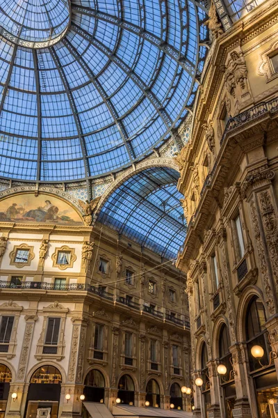 이탈리아 밀라노에 있는 갤러리 비토리오 에마누엘레 2 세 — 스톡 사진