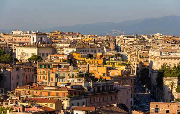 Kvällen panorama i Rom, Italien — Stockfoto