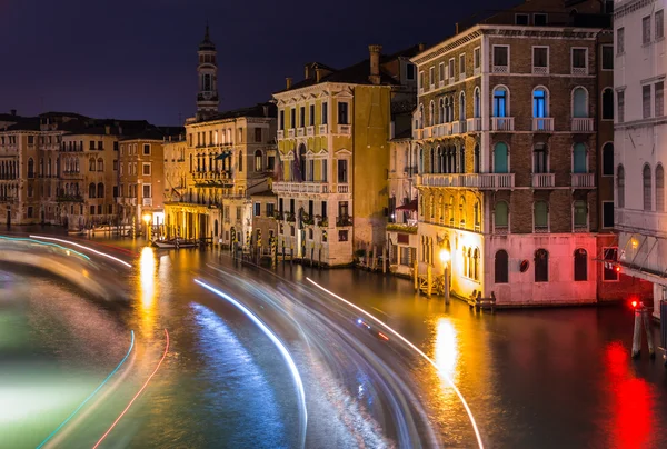 Vista noturna do Canal Grande em Veneza — Fotografia de Stock