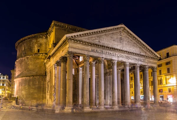 Nacht uitzicht op het pantheon in rome, Italië — Stockfoto