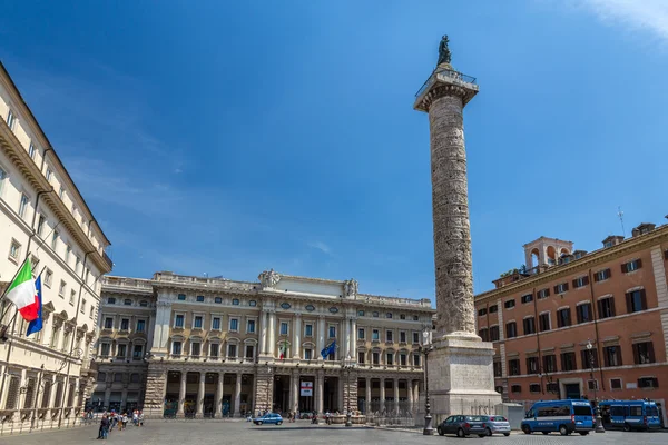 Náměstí piazza colonna v Římě, Itálie — Stock fotografie
