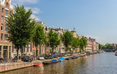 bir kanalda amsterdam, Hollanda