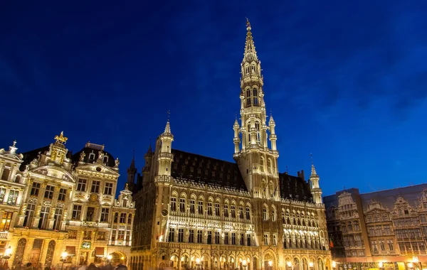 Брюссель и зал вечером - Бельгия — стоковое фото