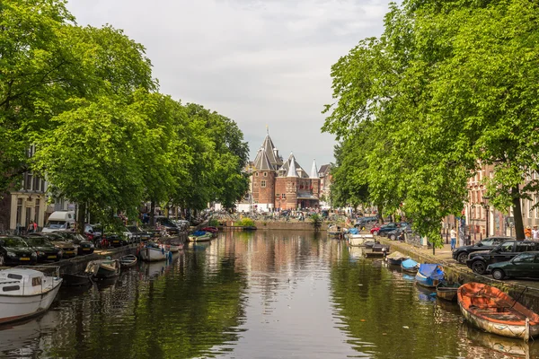 The Waag (весовой дом) в Амстердаме — стоковое фото