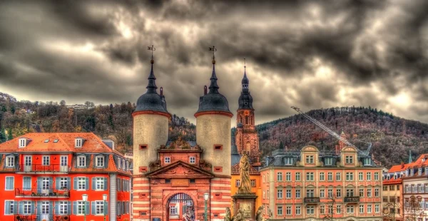 Eingang zum heidelberg von der karl theodor brücke - deutschland — Stockfoto