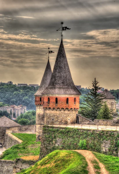 Türme der Burg Kamianez-Podilskyj, Ukraine — Stockfoto