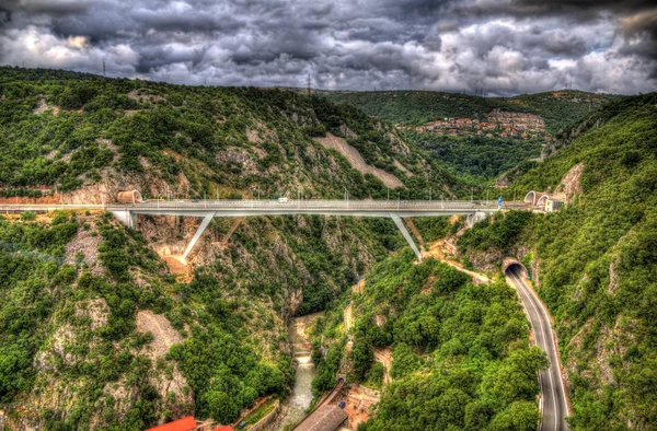 高速道路の橋やトンネルでリエカ、クロアチア — ストック写真