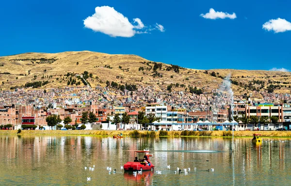 Kilátás Puno-ra a Titicaca tóból Peruban — Stock Fotó