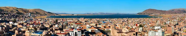 Panorama Puno s jezerem Titicaca v Peru — Stock fotografie