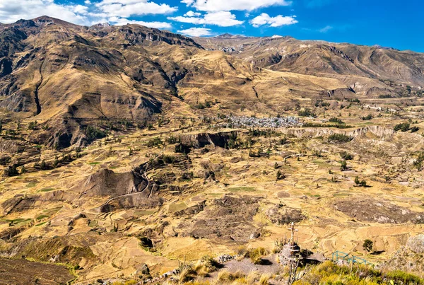 Campos adosados dentro del Cañón del Colca en Perú —  Fotos de Stock