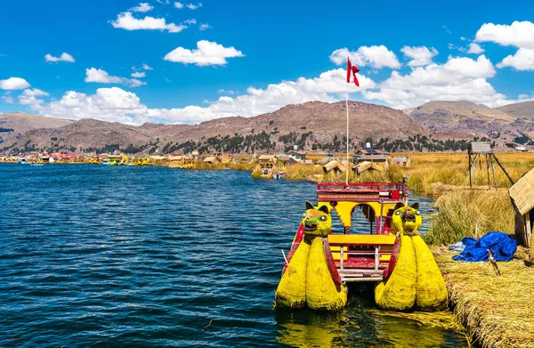 Perahu Reed di Danau Titicaca di Peru — Stok Foto