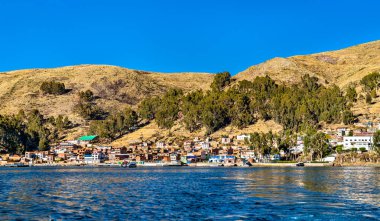 Bolivya 'daki Titicaca Gölü' ndeki Tiquina Boğazı