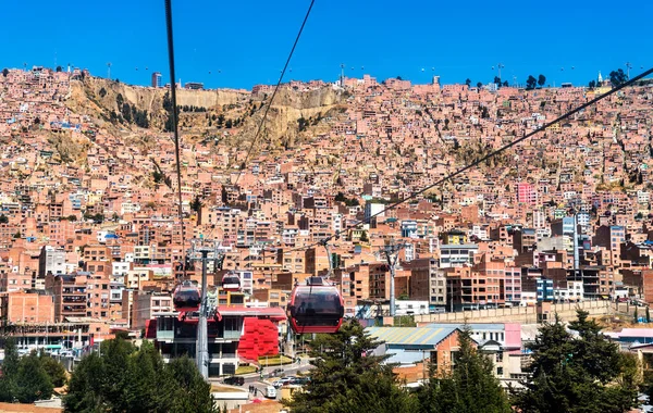 Teleférico sobre La Paz en Bolivia — Foto de Stock