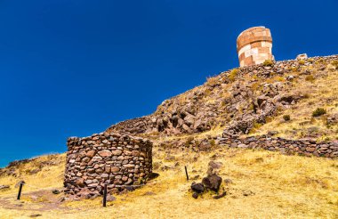 Sillustani, Peru 'da Puno yakınlarında İnka öncesi bir mezarlık.