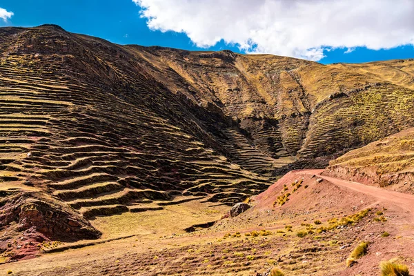 Peru 'daki Palccoyo' da teraslı dağlar. — Stok fotoğraf