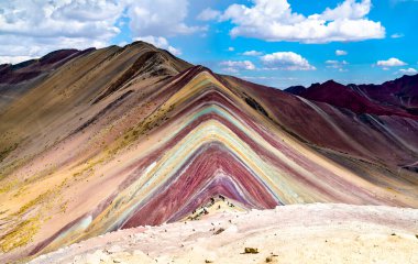 Peru 'daki Vinicunca Gökkuşağı Dağı