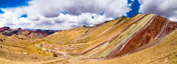 Радужная гора Виникунка в Перу — стоковое фото