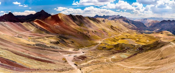 Landschaft am Vinicunca Rainbow Mountain in Peru — Stockfoto
