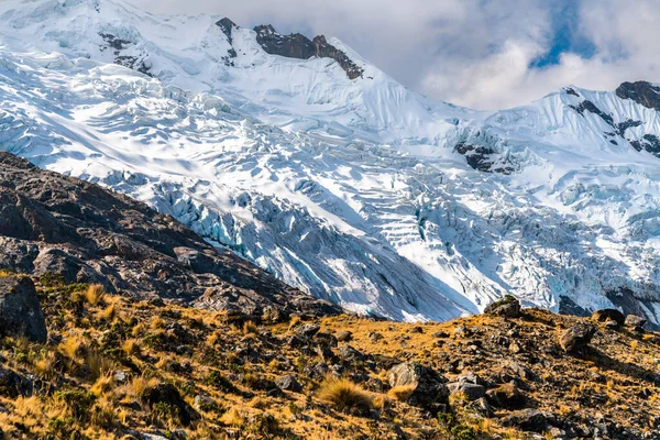 Glacier at the Huaytapallana mountain range in Huancayo, Peru — Stockfoto