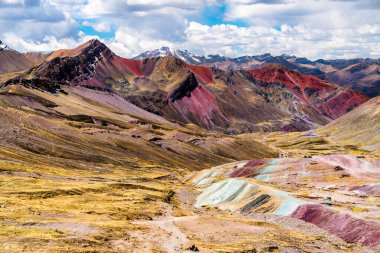 Peru 'daki Vinicunca Gökkuşağı Dağı