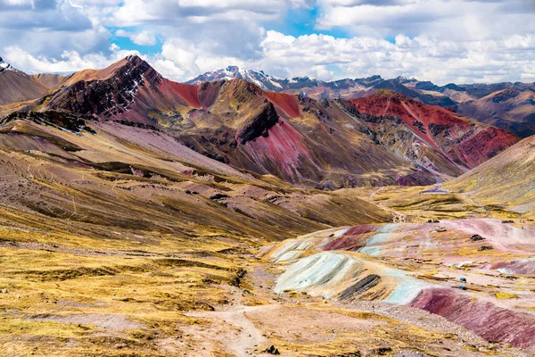 Vinicunca Rainbow Mountain in Peru — Stockfoto