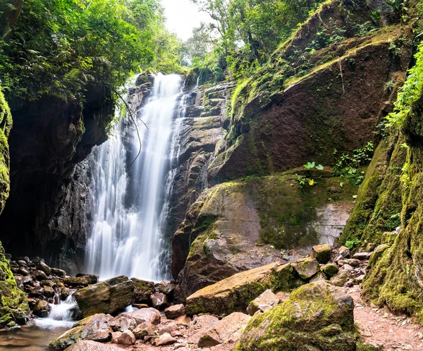 Rio Tigre waterfall in the jungle of Oxapampa in Peru — Stockfoto