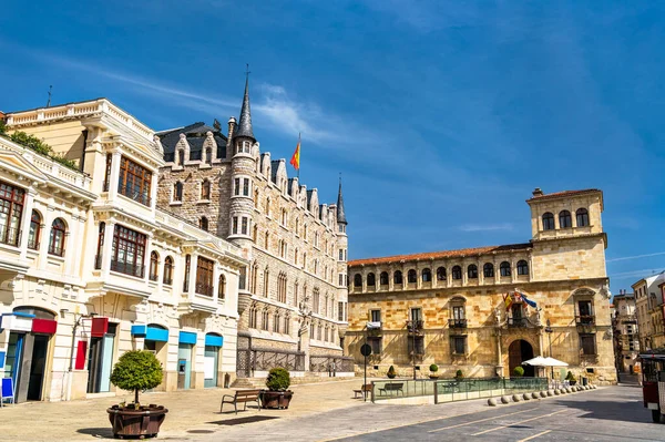 Historic buildings in Leon, Spain 图库照片