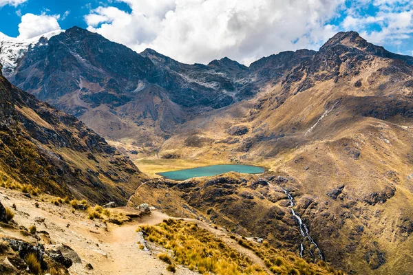 Wanderweg am Huaytapallana-Berg in Huancayo, Peru — Stockfoto