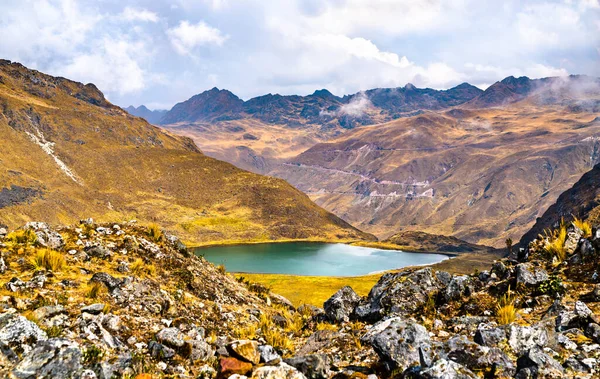 See im Huaytapallana-Gebirge in Huancayo, Peru — Stockfoto