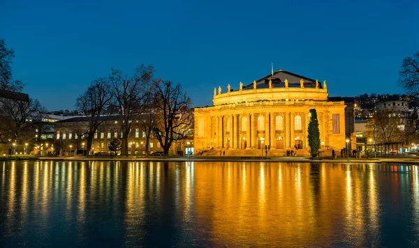 Stuttgartteatern i Tyskland på natten — Stockfoto