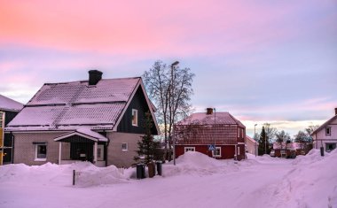 İsveç, Laponya 'da Kiruna' da günbatımı