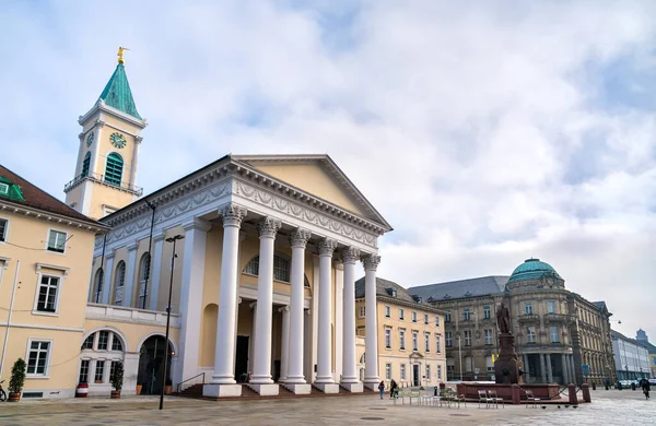 Igreja da Cidade na Praça do Mercado em Karlsruhe, Alemanha — Fotografia de Stock